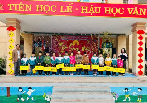Quà tết HS nghèo 2025.jpg